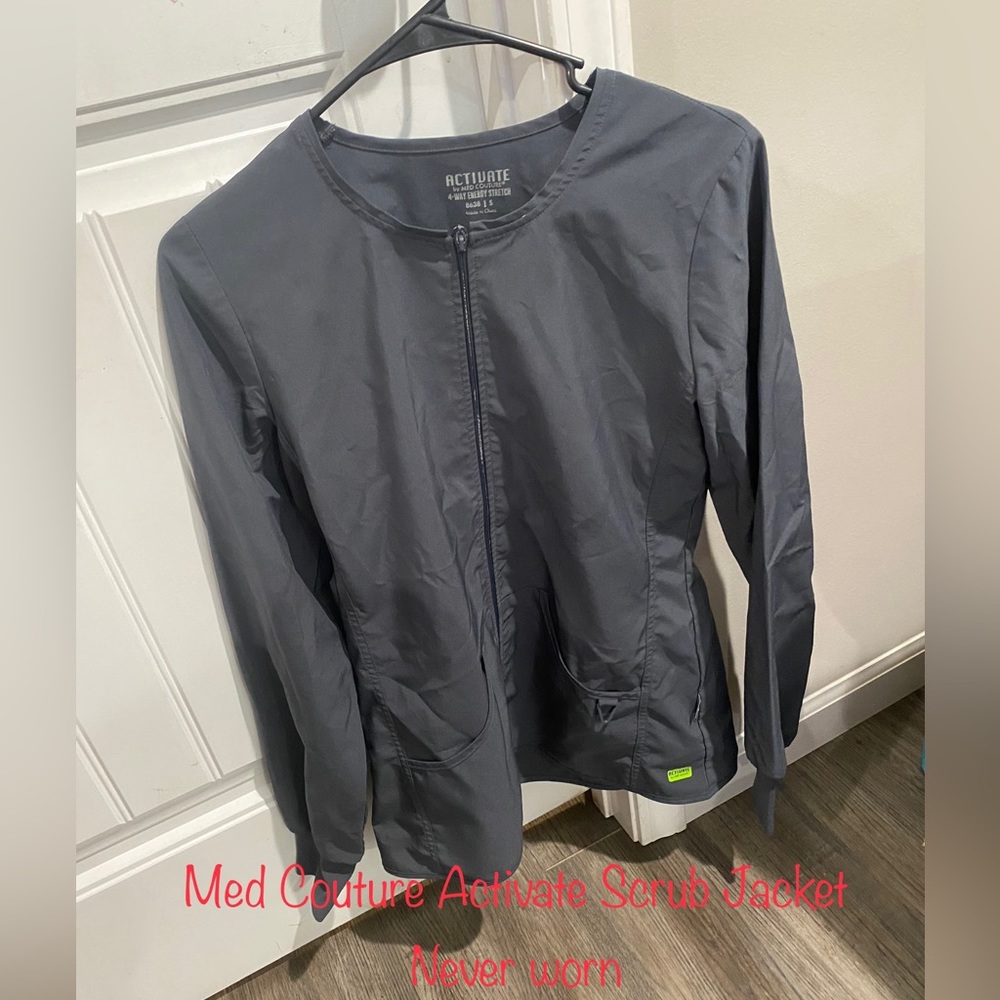 MED COUTOURE Activate Scrub Jacket Grey Womens Small